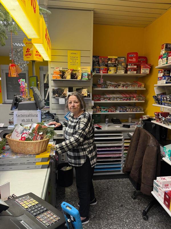 Karin Stumpf im Ladengeschäft
