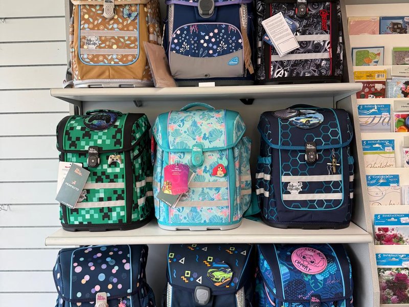 Schultaschen und Ranzen im Ladengeschäft